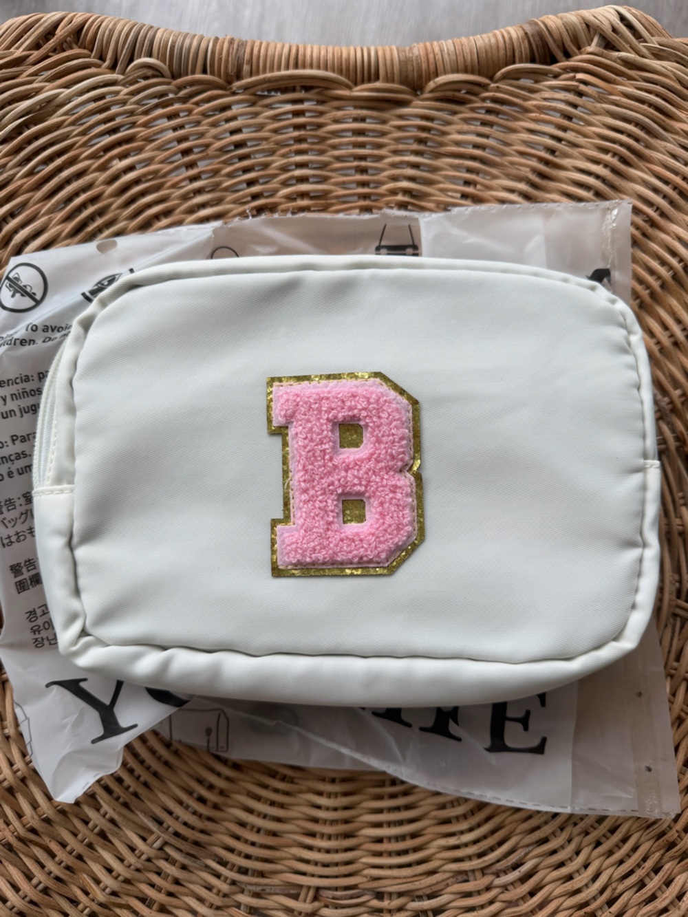 White/cream Pouch with Pink Chenille Patch - lecter B - NEW - 8x6 inch aprox